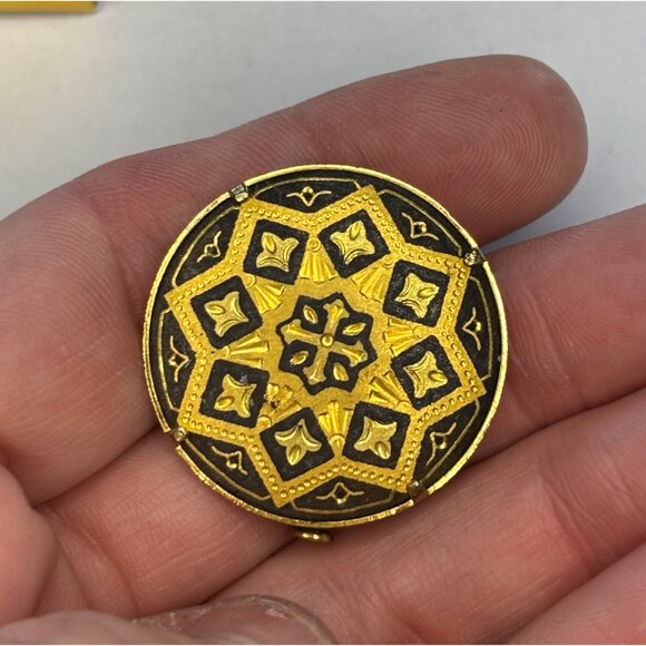 Vintage Gold-Tone & Black damascene gold brooch pin Round Pin Brooch With Intric - Picture 4 of 8